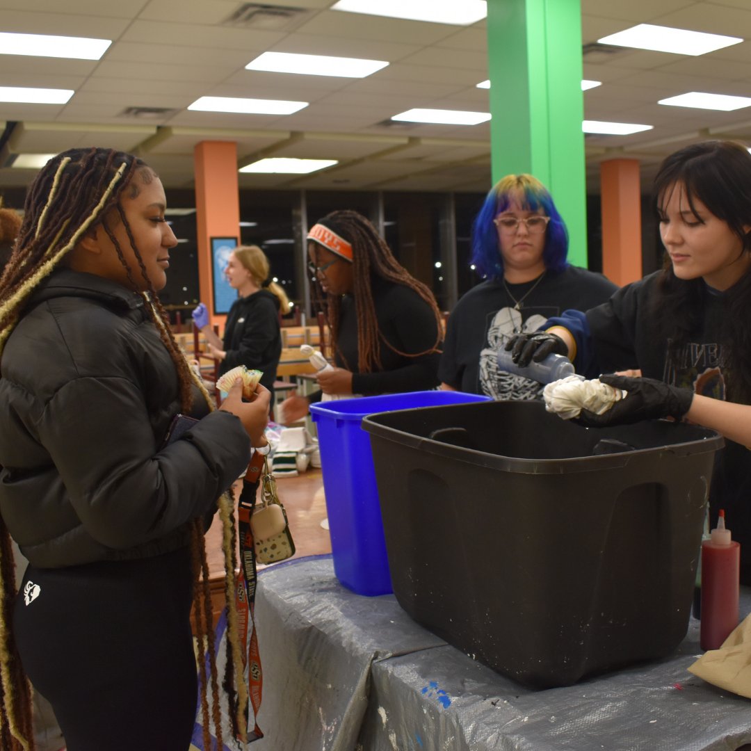 OkState_RHA's tweet photo. Remember Tie-Dyeing to save the planet? In this Eco-Rep event, we dyed clothes! Comment or share if you went! https://t.co/fFZeLrA0pW
