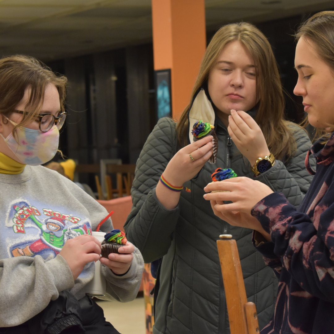 OkState_RHA's tweet photo. Remember Tie-Dyeing to save the planet? In this Eco-Rep event, we dyed clothes! Comment or share if you went! https://t.co/fFZeLrA0pW