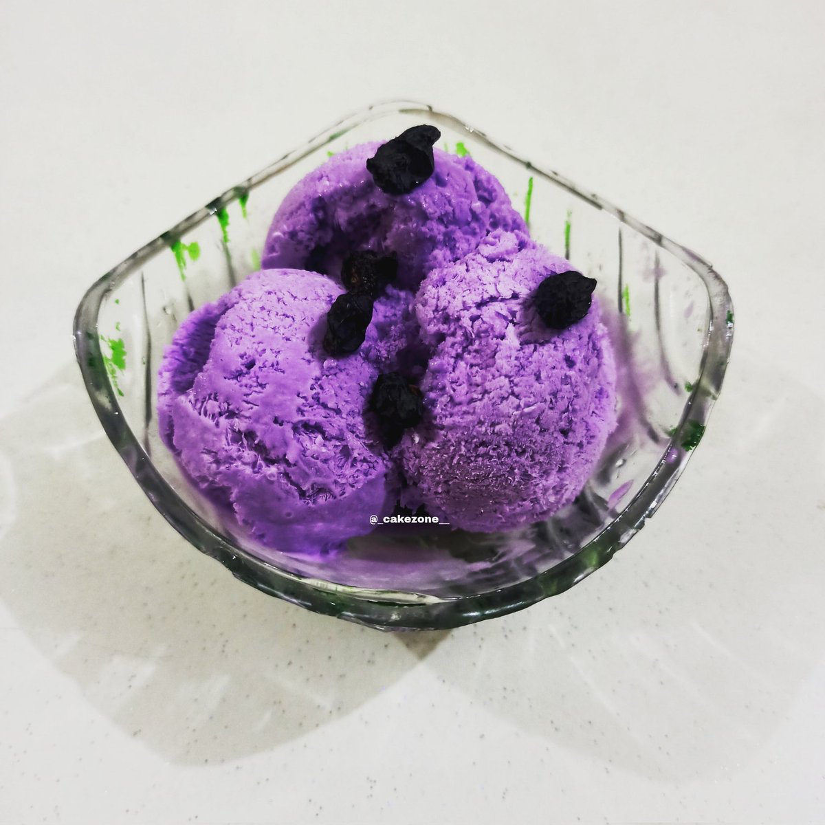 cakezone__'s tweet photo. Homemade Black Current Icecream 💜💜💜💜
.
.
#coffee #black #cooking #chocolate #cake #cream #blackcurrent #icecream #freshicecream https://t.co/XVDMMLgpIj