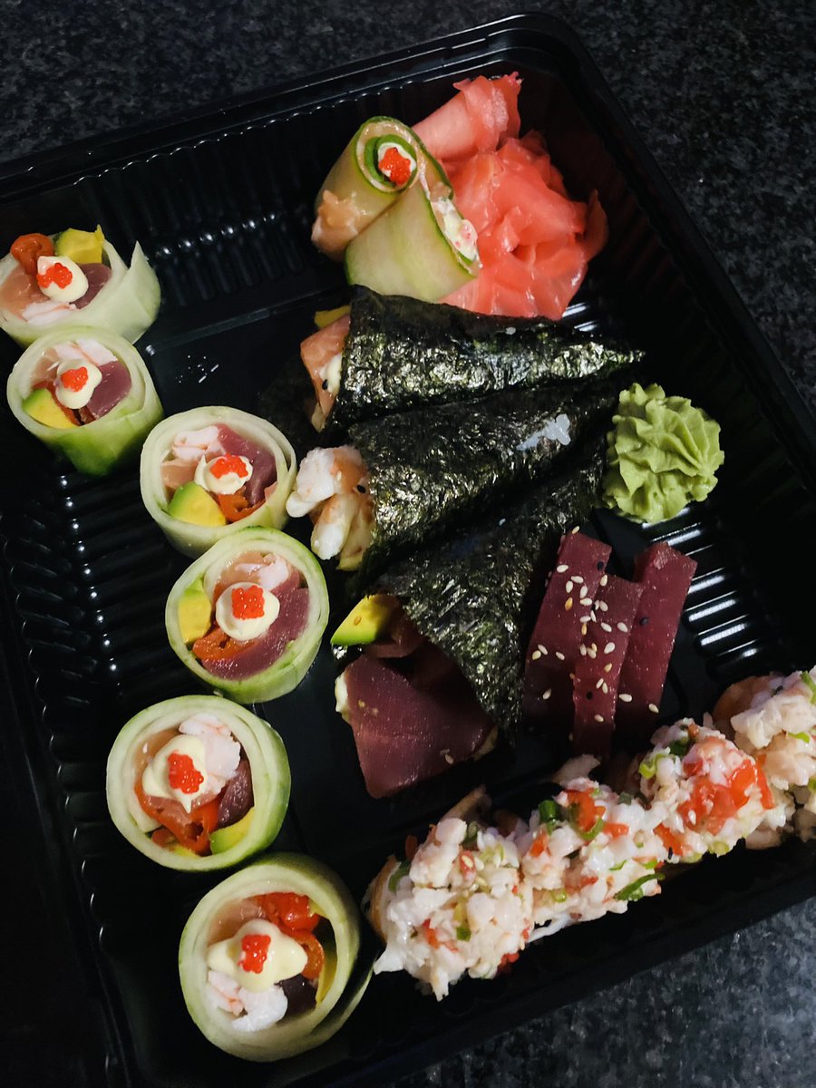 Thank you dear friend for dinner @AntStorrLister. I appreciate the beautiful food from <a href="/salushi/">Salushi</a>.

#sushi #dinner #lowcarb #fish