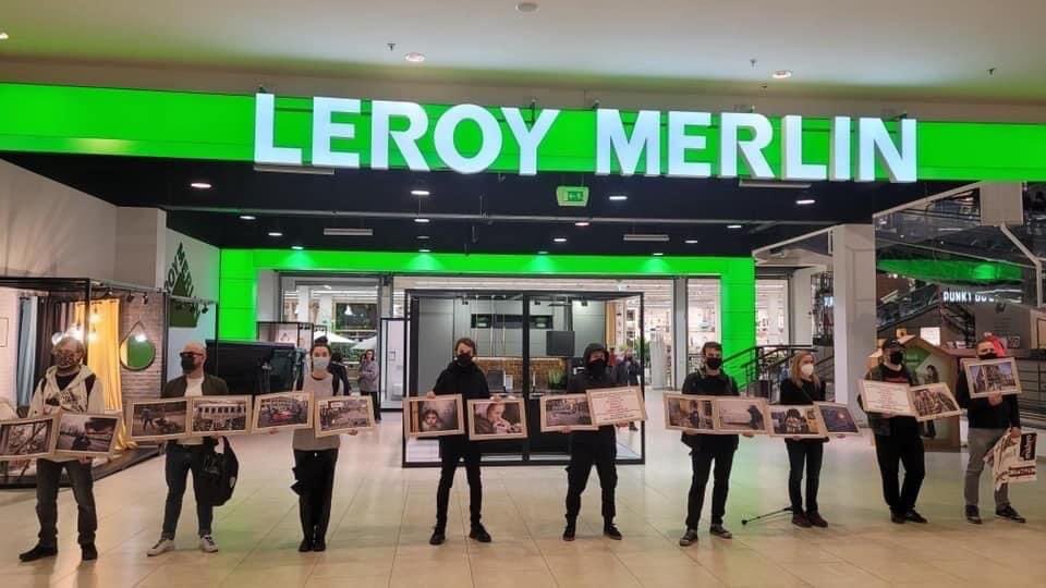 Biz_Ukraine_Mag's tweet image. Protest in Poland over French retailer Leroy Merlin’s controversial decision to remain in Russia and continue financing Russian war crimes in Ukraine