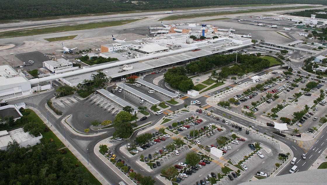 Lucio_HG's tweet photo. Todas las autoridades del @GrupoQroo, Agencia Federal de Aviación Civil, Centro Operativo de Emergencias y ASUR, trabajan para encontrar las causas de las múltiples versiones en torno al aeropuerto de Cancún, NO existiendo indicios de detonaciones ni explosiones de ningún tipo. https://t.co/u8K9lHMktg