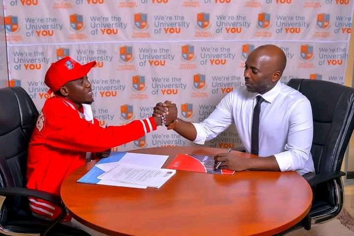 al_fantah's tweet photo. @VUKampala today has unveiled the Singer @VictorRuzUg as the University brand ambassador, While announcing Victor Ruz, The VC of VU Prof.@ReachDrMuganga notes that Ruz has chosen the right place that will him and others to achieve their dreams since its leading University today. https://t.co/7jR8WArOpT