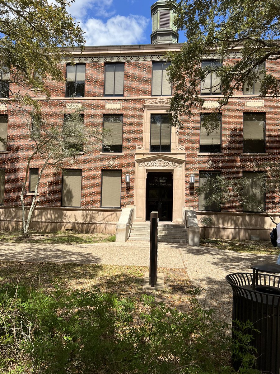 CoachFrost12's tweet image. Always good to be back home!! Many History classes in this building. 💛💜#PVAMU19 #HBCULOVE @PVAMU @PVAMUhistory