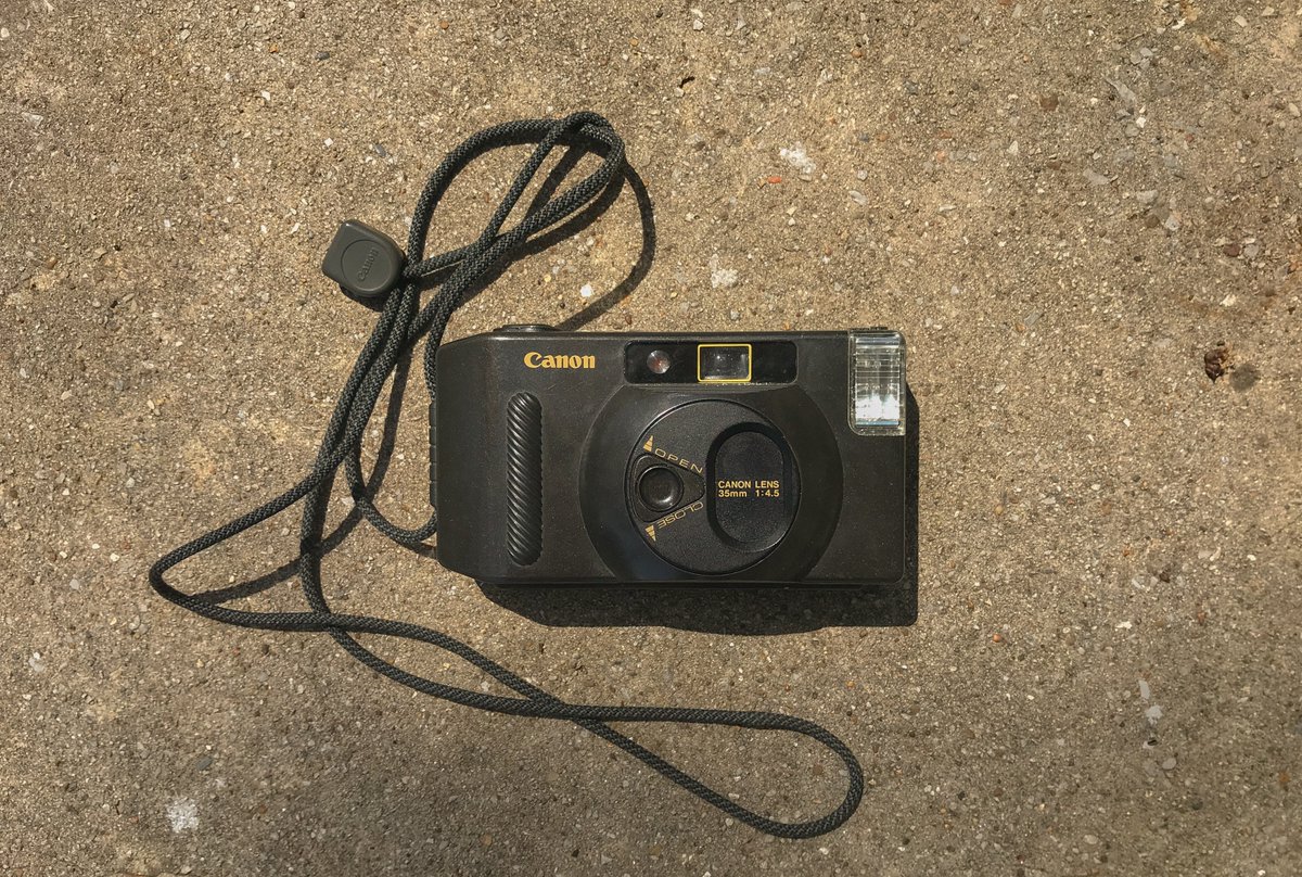jonathanvinsonn's tweet photo. the camera      vs      the photos https://t.co/VfVv4gasRr