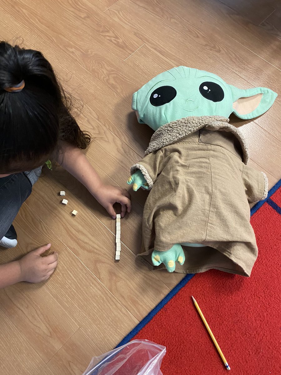 smartcookies6's tweet photo. Measuring our little classroom visitors today using paper clips, counters, and units! 📏🧡 #smartcookies https://t.co/zMGsUw7ZQb