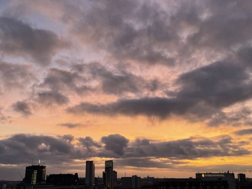 LynnParsonsUK's tweet photo. Look at this #Amazing #BerlinSunset #WindowOnYourWorld Thanks for sharing @MmmmmAndre with Us on the #EveningShow @magicfm https://t.co/MMSQKaBZzt