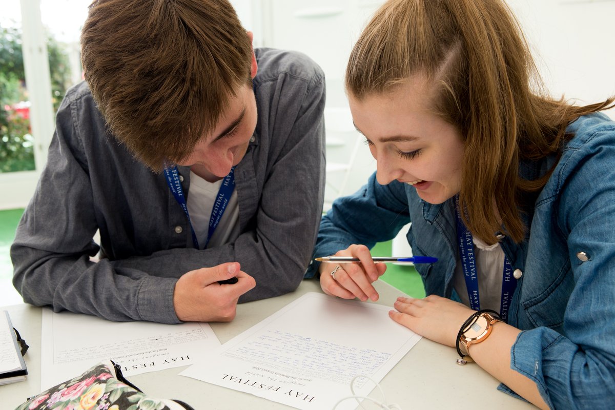 hayfestival's tweet photo. Aspiring writers aged 16-18 from Wales, #BeaconsProject applications are open NOW for Hay Festival 2022 at https://t.co/VTDLXr9zVT https://t.co/CWcVMJaiJT