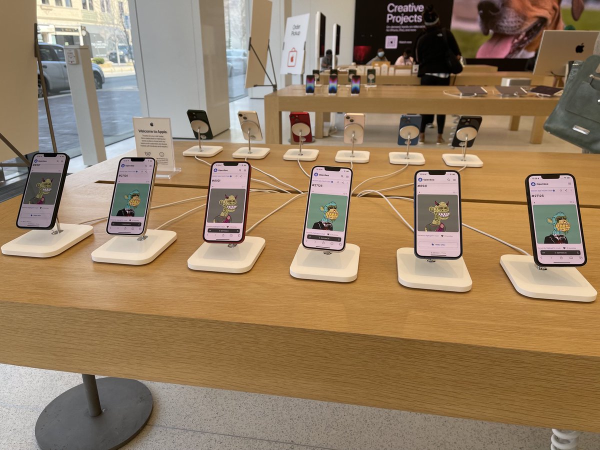 Got bored at the Apple store today while I waiting for my turn . #MAYC  #BAYC