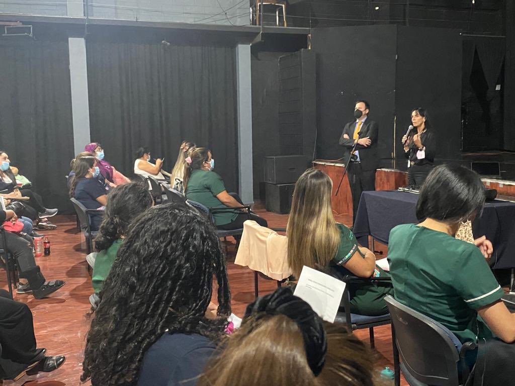 EduPublicaCL's tweet photo. ➡️ Directora @AlejandraGrebe expone en charla "Mitos y verdades de los traspasos a los SLEP", organizado por la Confederación Nacional Movimiento VTF, junto a la Asociación de funcionarias VTF y el departamento de jardines infantiles de la comuna de El Bosque. https://t.co/jp8hrIfiSz