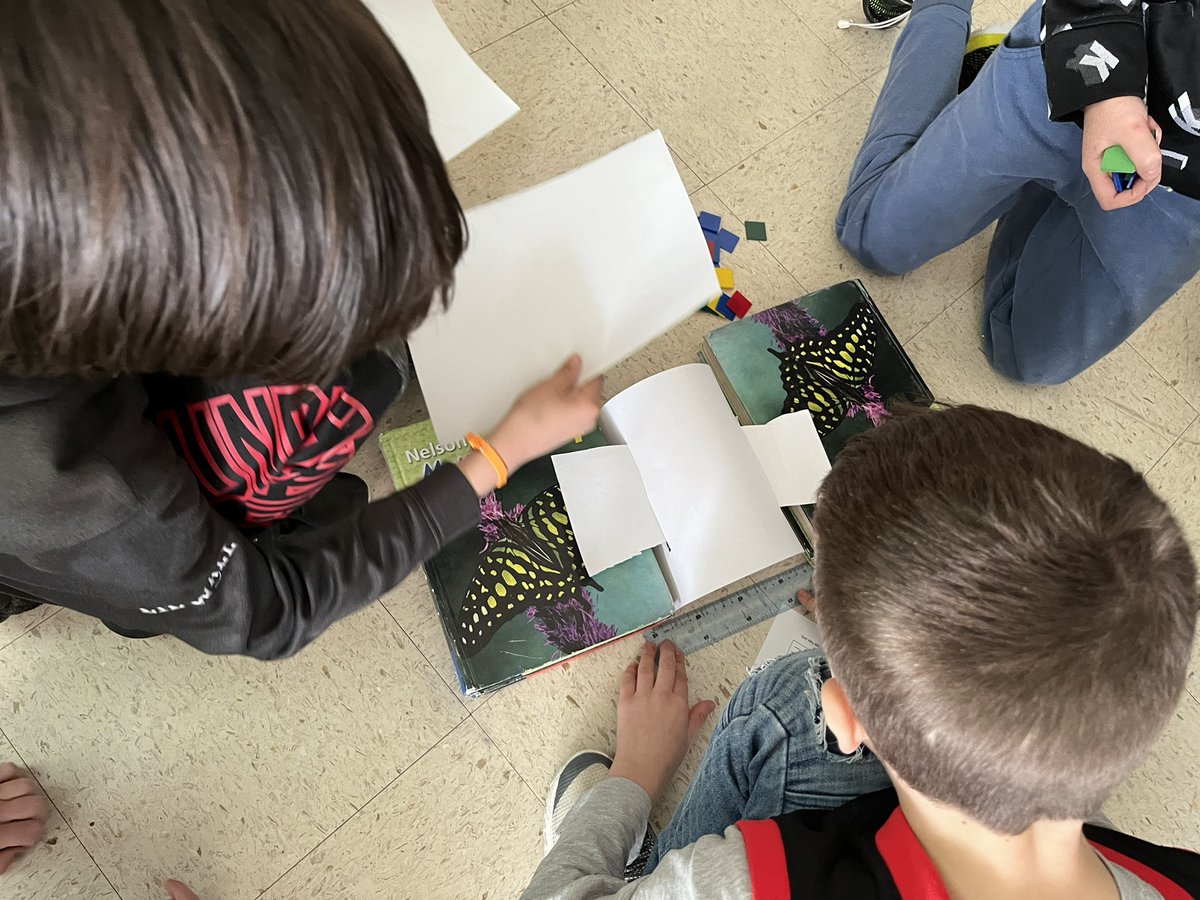 aliciatherren's tweet photo. Ss investigating how strong paper can be and measuring the load of the paper bridges #stablestructures #sciencegr3&4 @LKDSB @prinMooretown https://t.co/ViLMNmIsIM