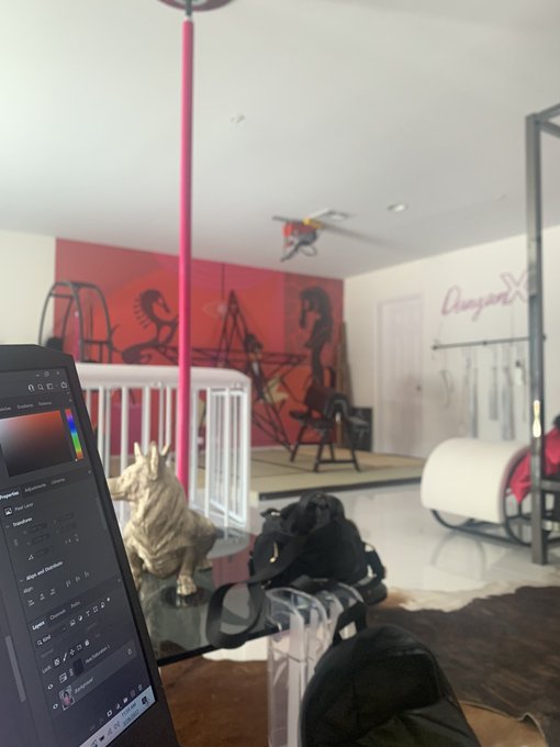 Editing away from home today! Love having friends with dungeons 🦄😈 https://t.co/Kd5jPOMSPq<a href="/tag/mvsales"class="tags"><span>#mvsales</span></a>