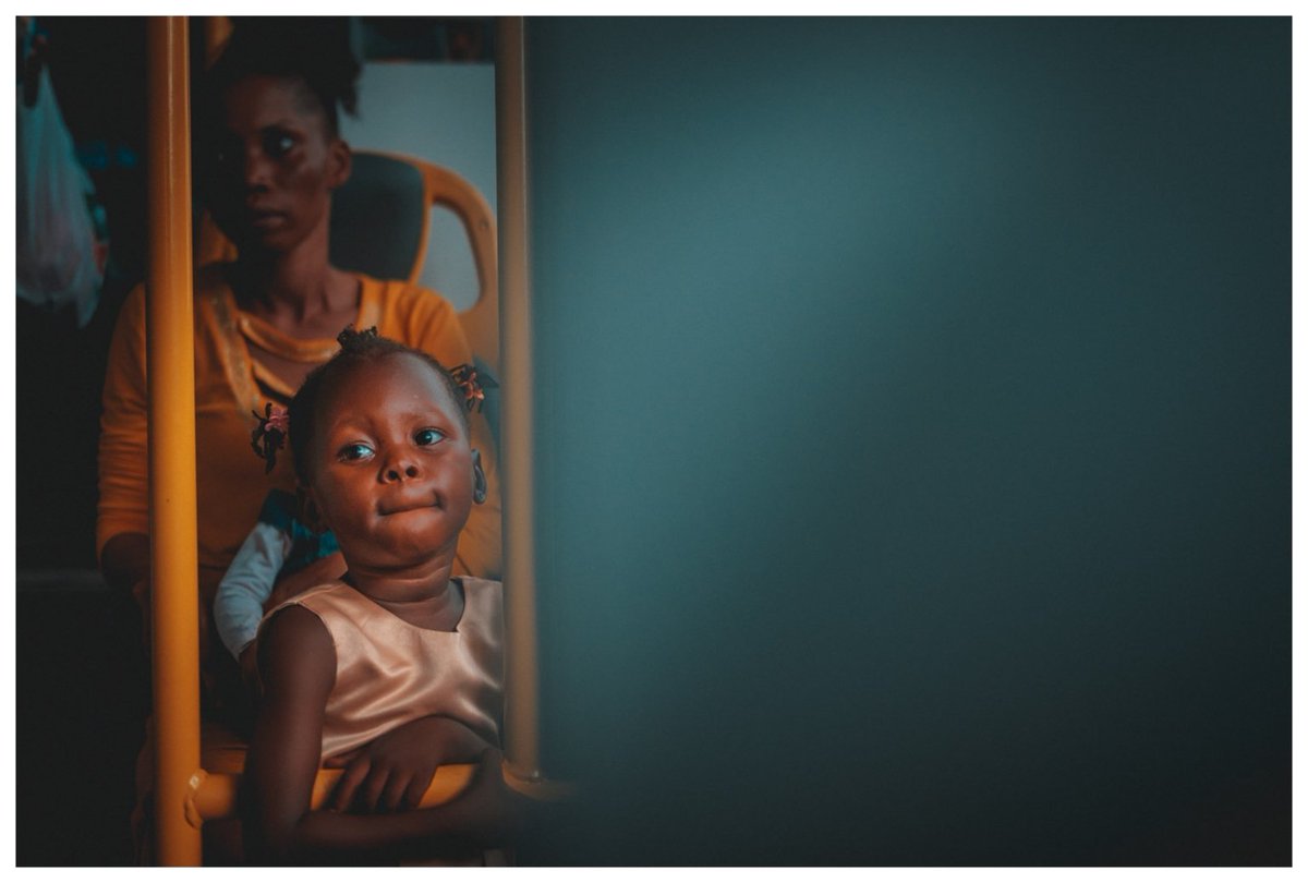 FearlessLagos's tweet photo. i still new for this space, so i go dey struggle small small here, so forgive me.

i be fearless lagos, and i be street photographer wey enjoy pidgin like tomorrow nor dey. if you sabi speak am, abek, speak am; make we for no loss!

fearless lagos,
2021.

#fearlesslagos https://t.co/8GwDa1l7NR