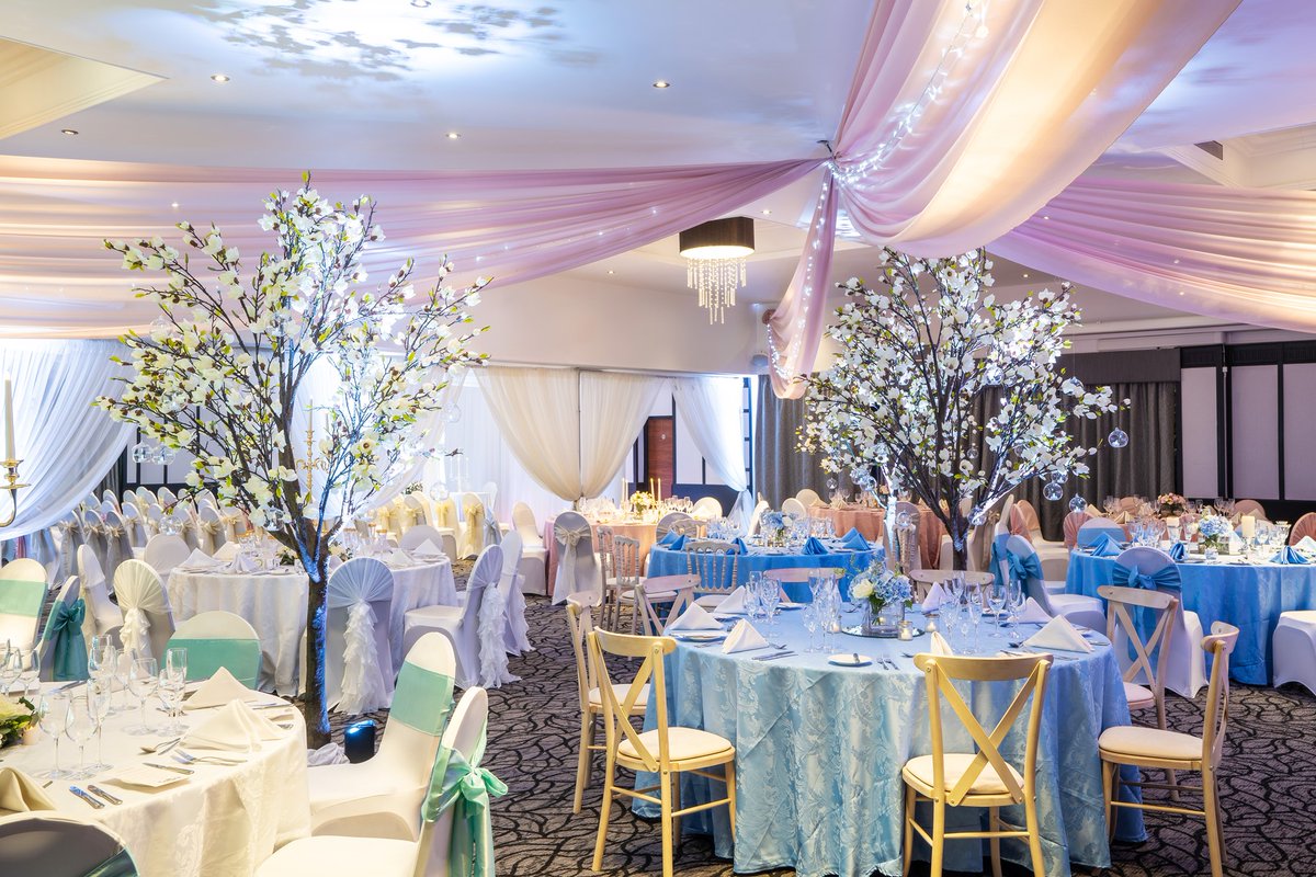 The 𝒑𝒆𝒓𝒇𝒆𝒄𝒕 𝒘𝒆𝒅𝒅𝒊𝒏𝒈 𝒗𝒆𝒏𝒖𝒆 doesn't exi... 👰
From a small intimate gathering to a large wedding breakfast, Crowne Plaza Felbridge has everything you need for the perfect wedding day in West Sussex. 💍❣️
Learn more → bit.ly/3lJ1Bei

#Wedding #WestSussex