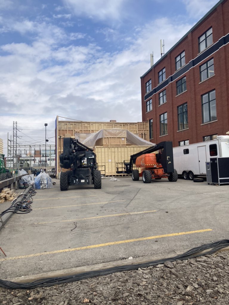 halgarian's tweet photo. Building some buildings on the set of #thelastofushbo #lastofus #yyc @HBOsTheLastofUs https://t.co/grhkJoUajY
