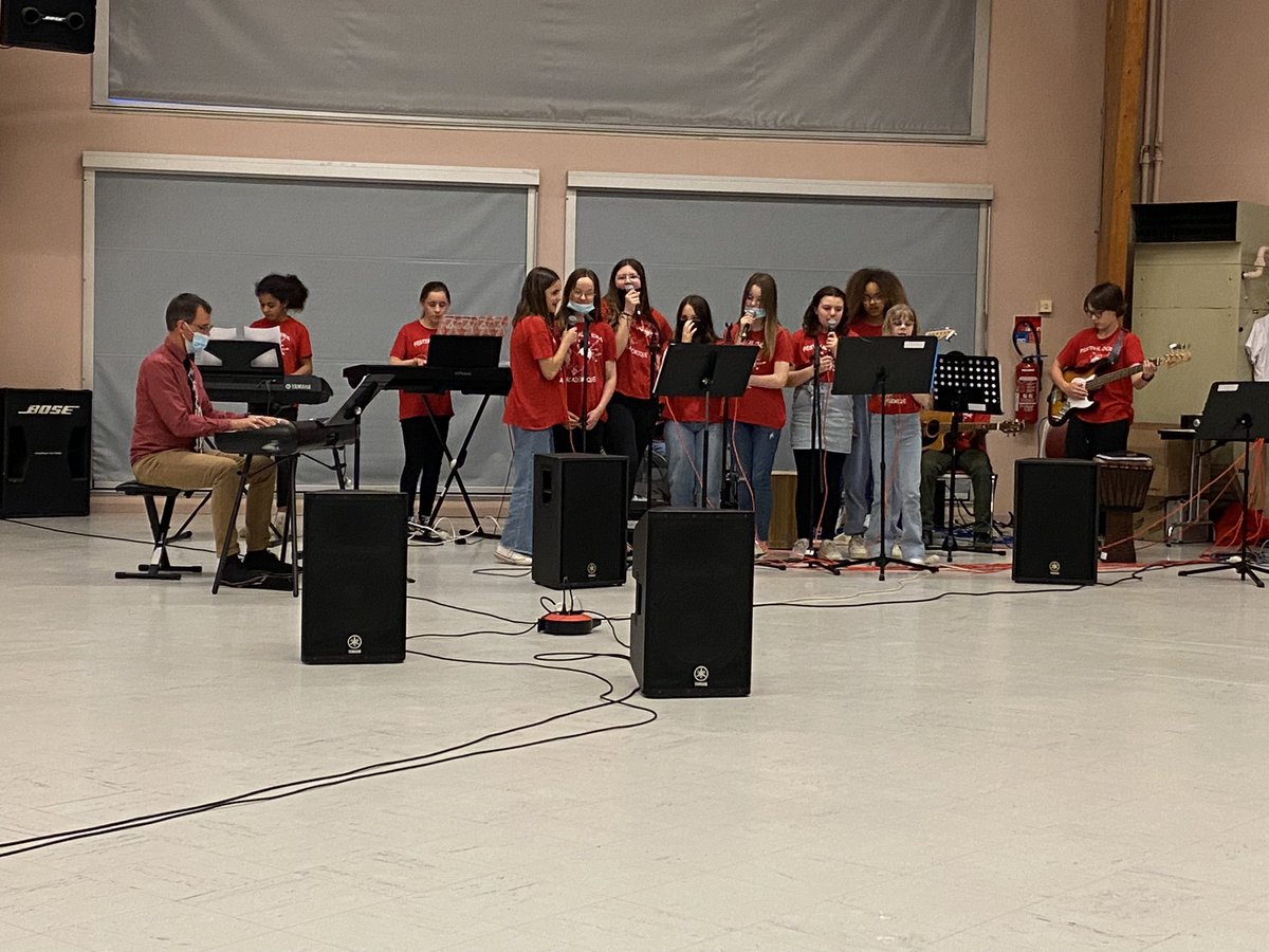 Belle représentation des élèves Cham du <a href="/CLGAnquetin/">Collège Louis Anquetin</a> à la salle Jacques Brel #Etrepagny. Du rythme, du peps et une belle ambiance. Bravo à tous 👏🏻👏🏻