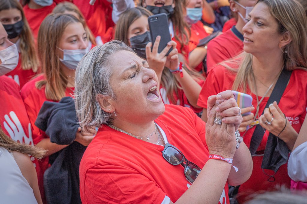 siemprexlavida's tweet photo. Agradecemos a las cientos de personas que nos acompañaron hoy afuera de la Convención Constitucional a exigir una #ConstitucionProVida para Chile. Seguimos firmes trabajando por un Chile pro mujer, pro niño y pro vida 🖐🏻. https://t.co/HubWrBL0id