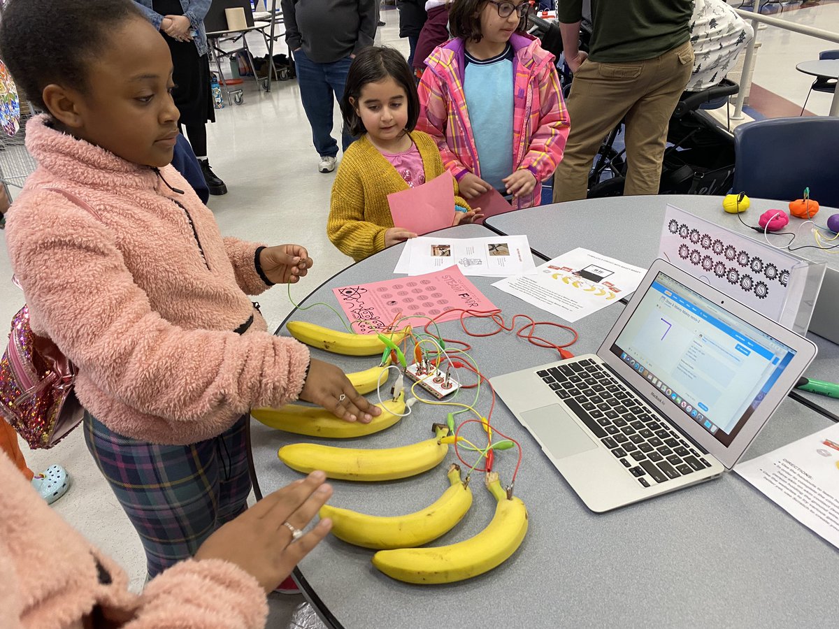 MGruber0424's tweet photo. What an amazing #STEAM night this weekend! Thank you to all of our @KutztownASD families for coming out! @miss_mease and I loved showcasing Makerspace tools we use with the engineering design process! @GESKASD @barnesdeborah https://t.co/9pLHIaeiCC