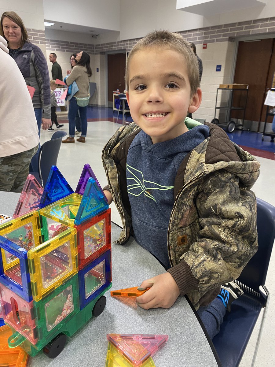 MGruber0424's tweet photo. What an amazing #STEAM night this weekend! Thank you to all of our @KutztownASD families for coming out! @miss_mease and I loved showcasing Makerspace tools we use with the engineering design process! @GESKASD @barnesdeborah https://t.co/9pLHIaeiCC