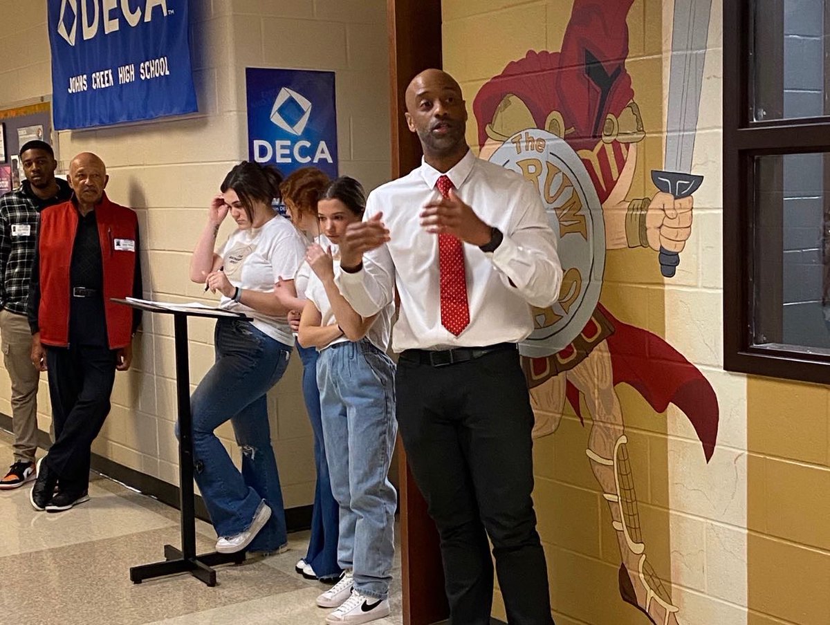 I’m still beaming with pride as my students completed the #RestaurantInRealLife capstone project this past Friday. They learned so much and really excelled. Thanks to all the guests that joined us and support these awesome students! @LeadGladiator <a href="/FCSCTAE/">Fulton County Schools CTAE</a> #uga #gsu #spelman