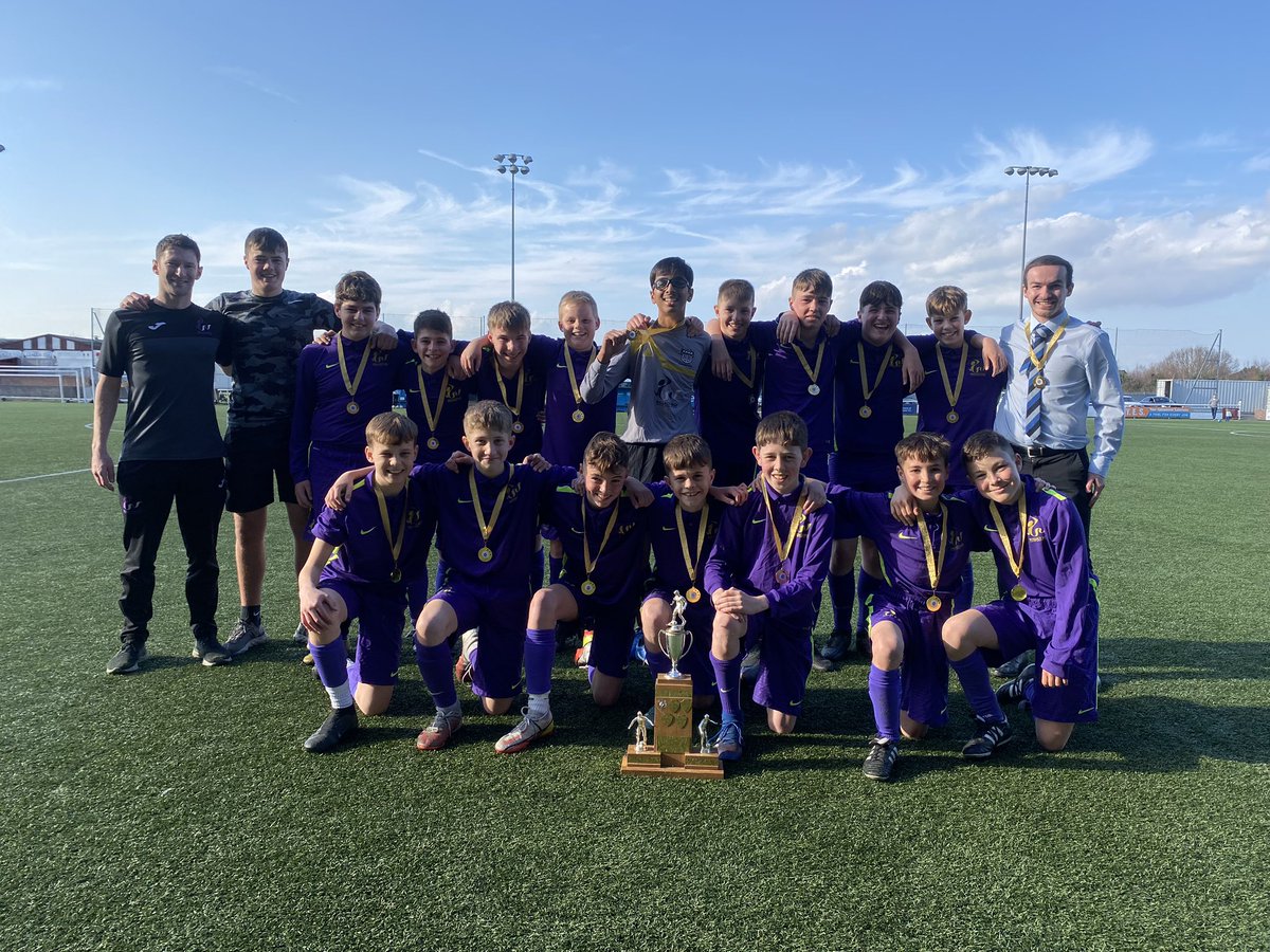 Wallace High PE tweet media