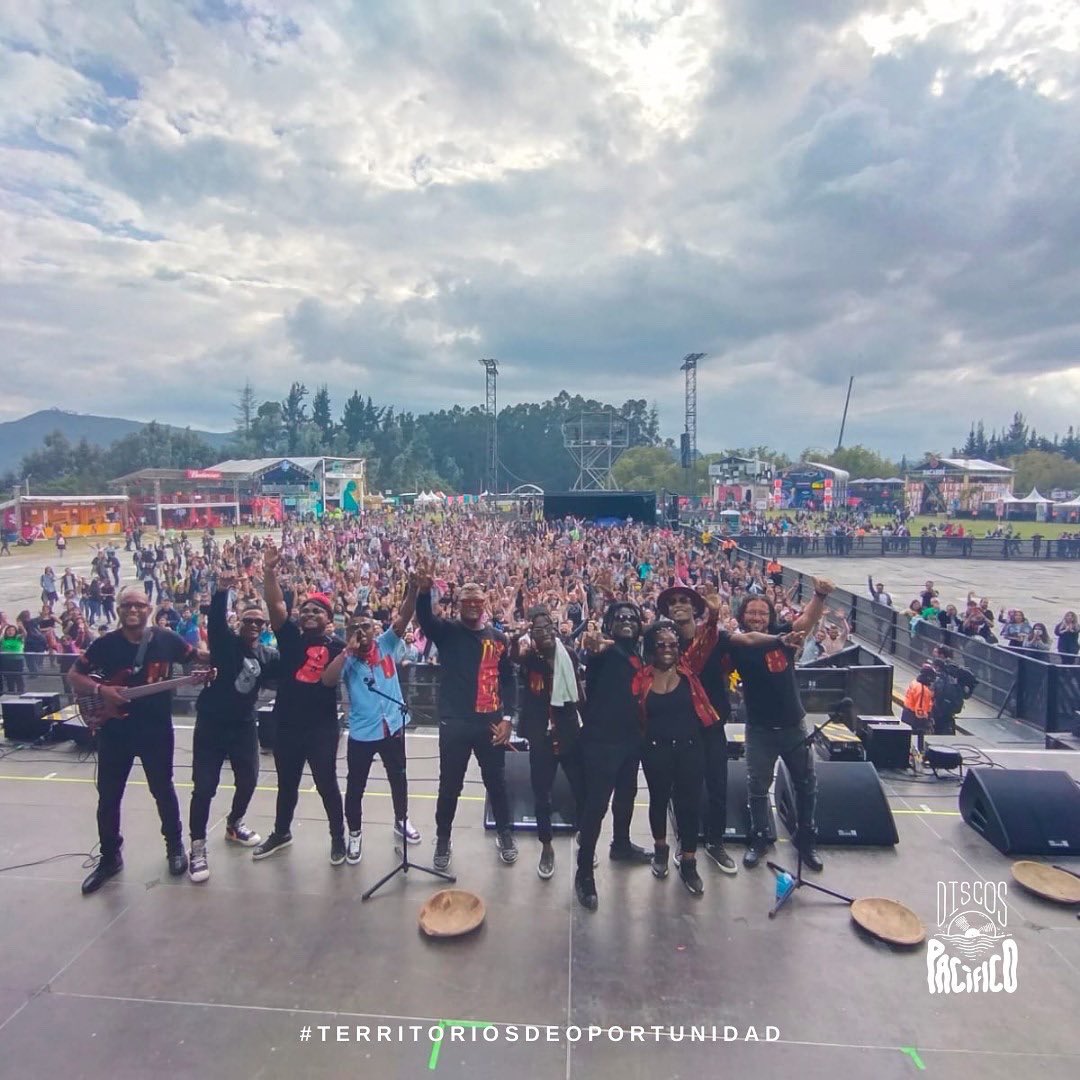 “Al que madruga….”
Y así fue, el que le madrugó al <a href="/Festereopicnic_/">Festival Estéreo Picnic</a> se llevó todo el poder de la Perla del Pacífico escuchando el afrobeat de <a href="/Gbejuco/">Grupo Bejúco</a> en su presentación el sábado 26 de marzo. 
¡Deslice y vea cómo fue el concierto de Bejuco!