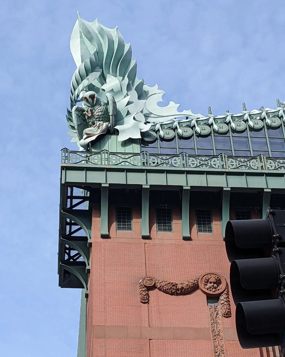 FoxValley_Fire's tweet photo. A spring day in Chicago. The city of Chicago central library - Harold Washington Library, named after the late former Mayor. Located in the south loop, check out its top floor winter garden any time of year. #techlife #haroldwashingtonlibrary https://t.co/CBtTNiDYv0