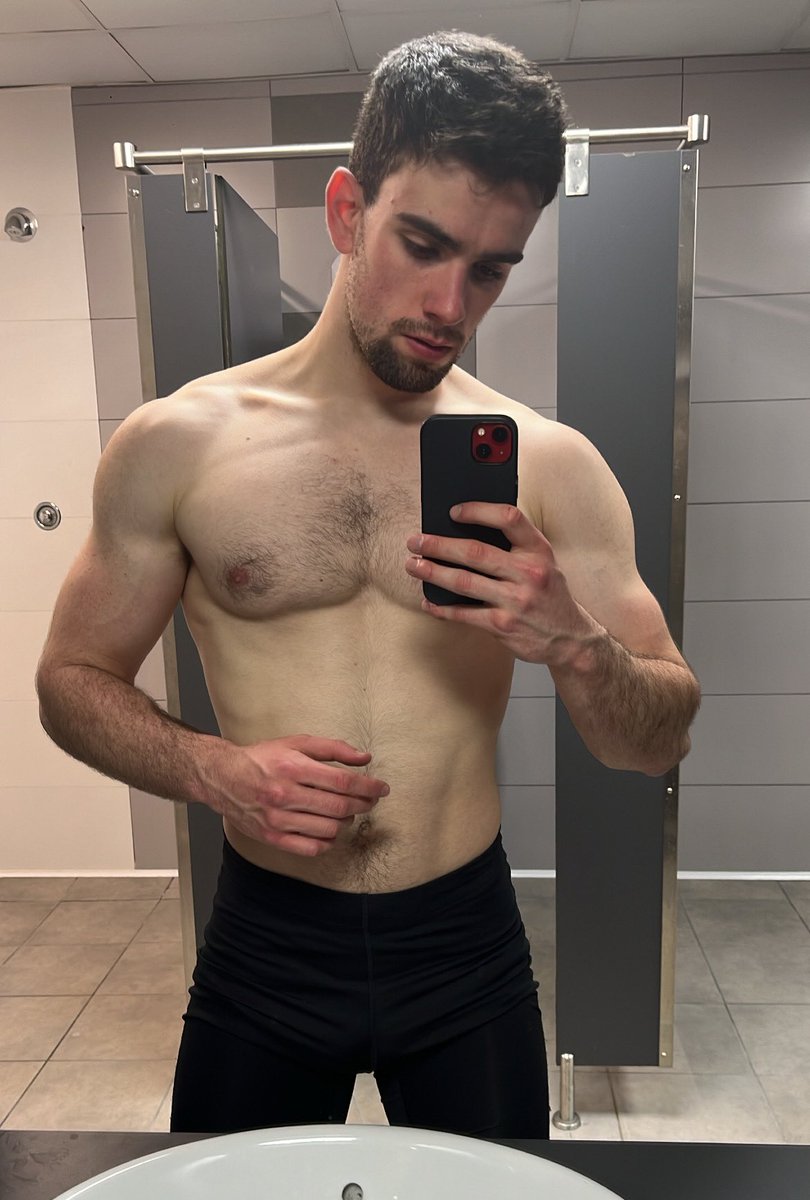 Falbak_'s tweet photo. Gym time https://t.co/ITY0cKD0ue