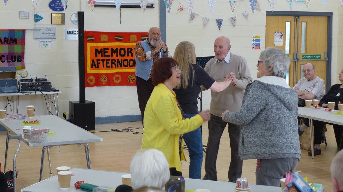 WarmToastyClub's tweet photo. We had a delightful afternoon in the company of lovely #Colchester people @GreenCommCentre @joerosesings @helefonix @HelenMeissner @Snippetcuts Tom, Nel, Dave & D.
Guest "The best afternoon you've ever had" #Memoryafternoons
@TNLComFund @TNLUK @ColBoroughHomes @Agewelleast https://t.co/XCTKPXHQ7u