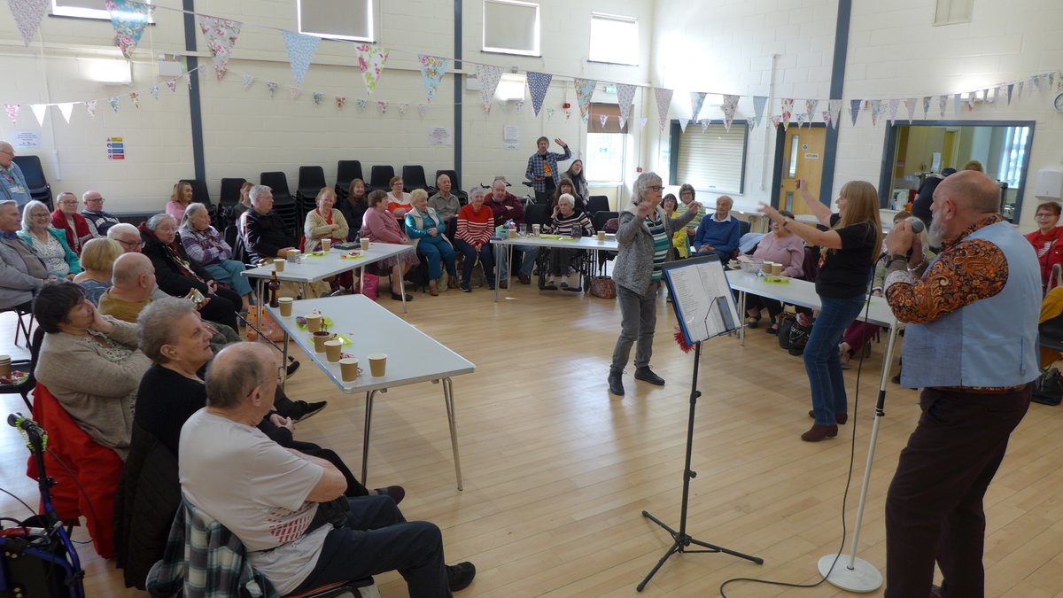 WarmToastyClub's tweet photo. We had a delightful afternoon in the company of lovely #Colchester people @GreenCommCentre @joerosesings @helefonix @HelenMeissner @Snippetcuts Tom, Nel, Dave & D.
Guest "The best afternoon you've ever had" #Memoryafternoons
@TNLComFund @TNLUK @ColBoroughHomes @Agewelleast https://t.co/XCTKPXHQ7u