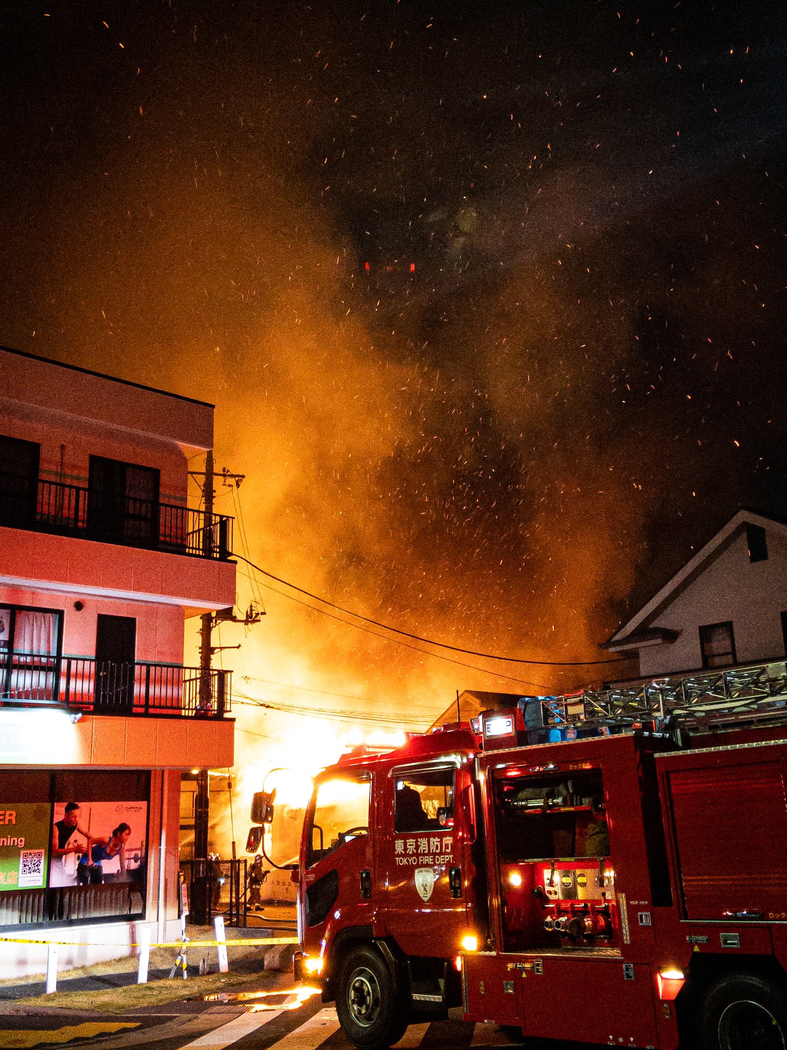 災害火災画像速報ニュース2 火事情報まとめ 東京都町田市木曽東4丁目 町田街道沿い 町田病院付近 住宅街から火の手あがる火災3 29 町田 事件事故 災害速報ニュース T Co Pf8o3jph72 町田市 Nhk ヘリ T Co Wwhkv2pzhr Twitter 災害火災画像速報ニュース2 火事情報まとめ 東京都町田市木曽東4丁目 町田街道沿い 町田病院付近 住宅街から火の手あがる火災3 29 町田 事件事故 災害速報ニュース T Co Pf8o3jph72 町田市 Nhk ヘリ T Co Wwhkv2pzhr Twitter