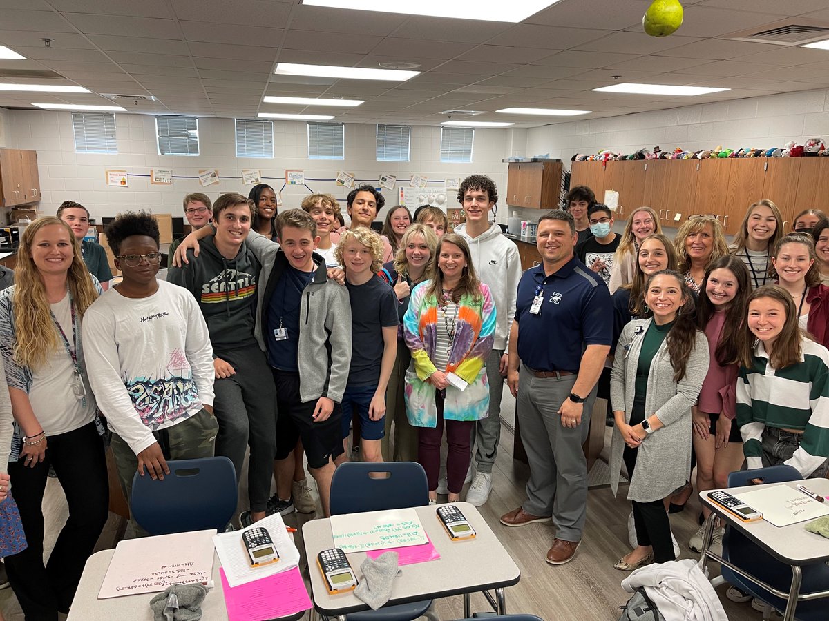 MrBradyFlores's tweet photo. Congratulations to @HumbleISD_KHS's own Cindy Welch (@welchchem) for advancing as a Top 10 Finalist for Teacher of the Year for @HumbleISD. We are so proud & honored to have you teach & lead our students each day! #MustangPride #TheKingwoodExperience #IntentionallyExceptional https://t.co/kRynkmp8UI