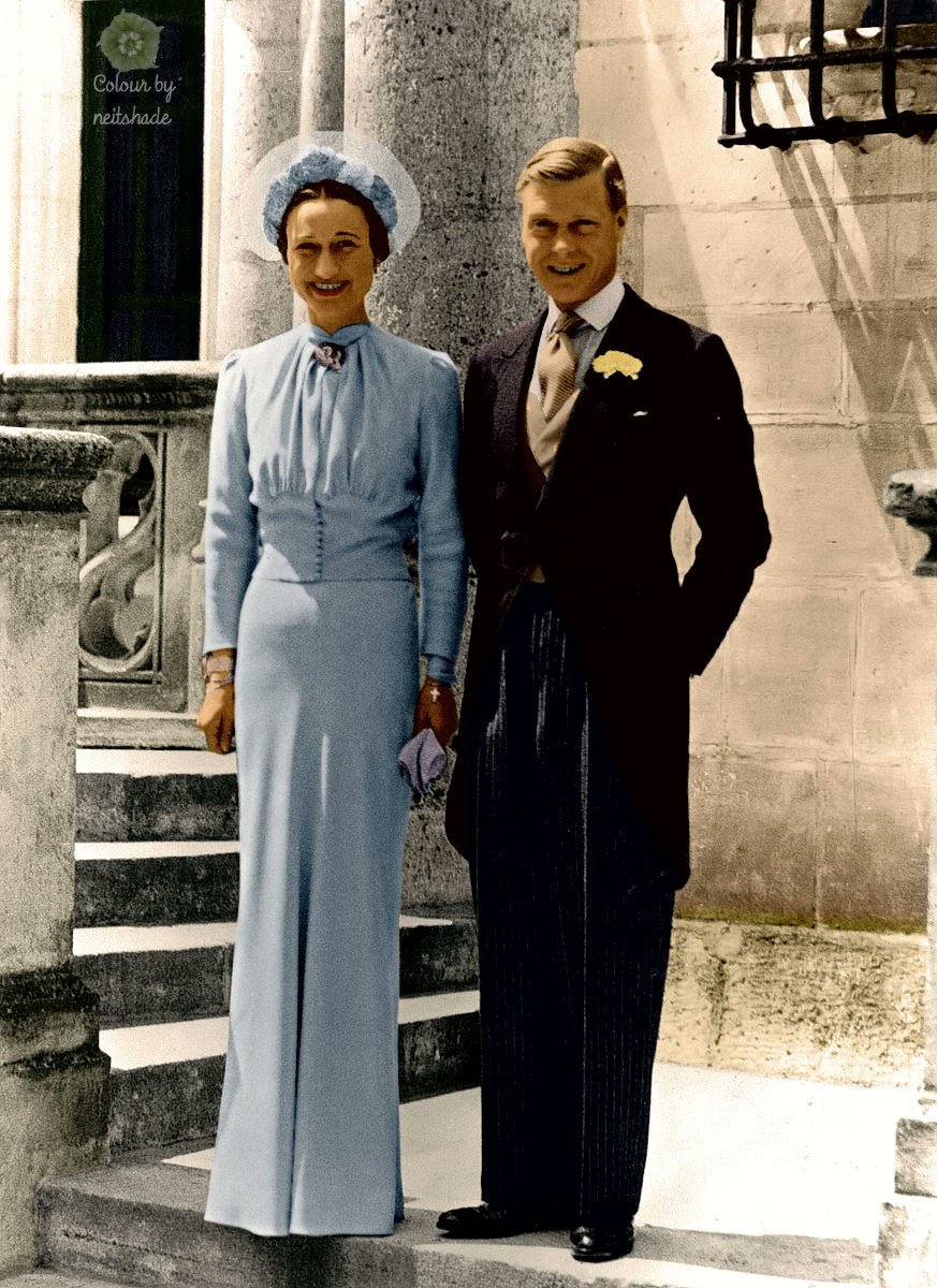 willowprdctns's tweet photo. #EdwardVIII gave up his job so he could share more time and thoughts with the woman he loved, placing his nation's interests ahead of his own. 
#JusticeClarenceThomas, are you prepared to do the same?
Step away.  Don't compromise our nation's needs with your misplaced loyalties. https://t.co/BEIyUHTVW5