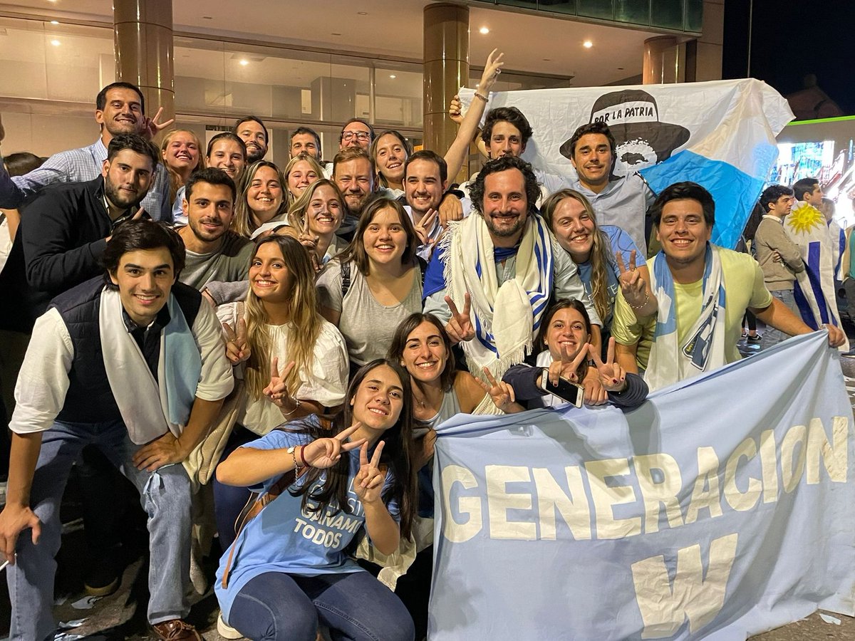 GENERACION_uy's tweet photo. Sentir propias las cuestiones de todo un país y dedicarse por entero a cambiar realidades, eso es la militancia. 

Para nosotros un episodio más, en el que de nuevo supimos cumplir.
¡Arriba los que se dedican a construir un mañana mejor! https://t.co/QcweXpH2Nf