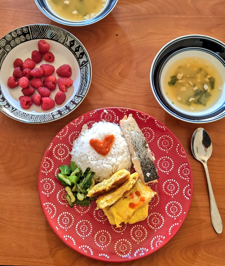 Good morning 🌄 @justegg with rice and salmon to start my day off right! My raspberries were sad this morning without their melon friends to keep them company