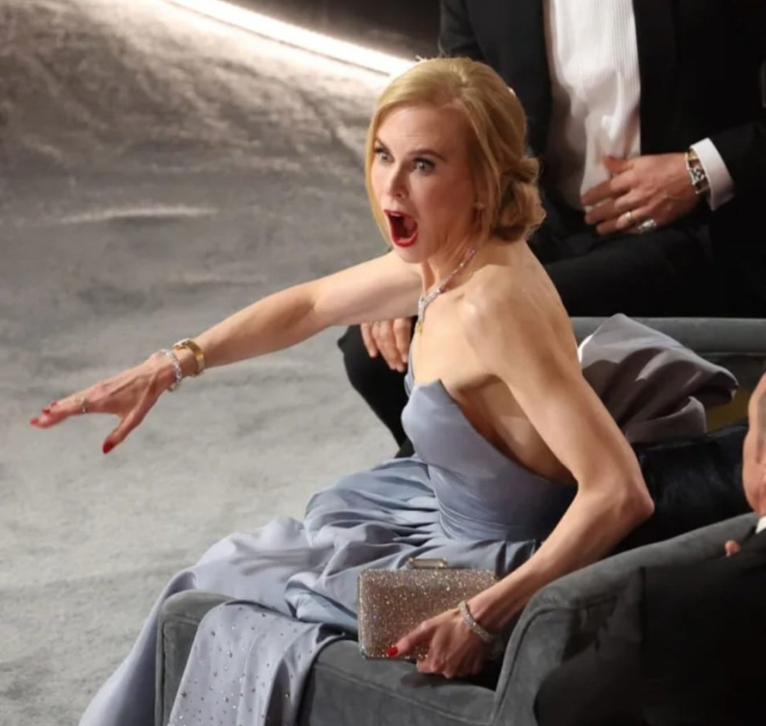 LuperiThiago's tweet photo. Nicole Kidman merecia um oscar pela reacao dela ao tapa do Will Smith #Oscars https://t.co/ZscKTQEzHE