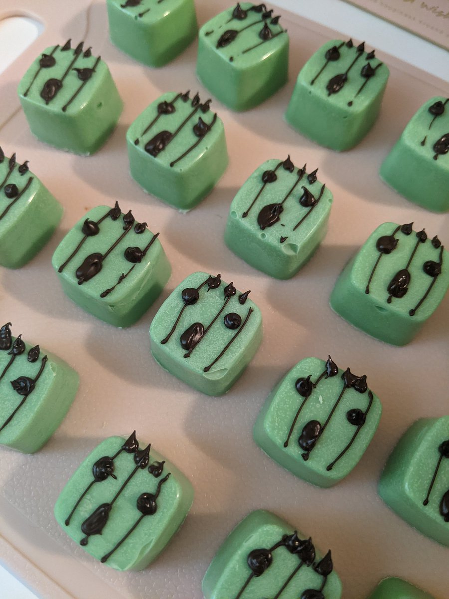 mooglecafe's tweet photo. Mascot chocolate number 3: Minty #Cactuar Chocolates! White chocolate holding a minty ganache center!
#FinalFantasy #mooglecafe https://t.co/492WAyK50Q