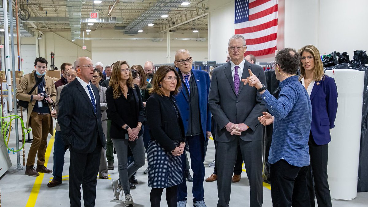 MassEOED's tweet photo. Sec. Kennealy and Undersecretary @ashleystolba joined @MassGovernor and @MassLtGov in Methuen to celebrate @newbalance's new #MadeInMA footwear factory. The company plans to double the current workforce and production capabilities at the factory by the end of the year. #MAmfg https://t.co/1qgYcLD4MS