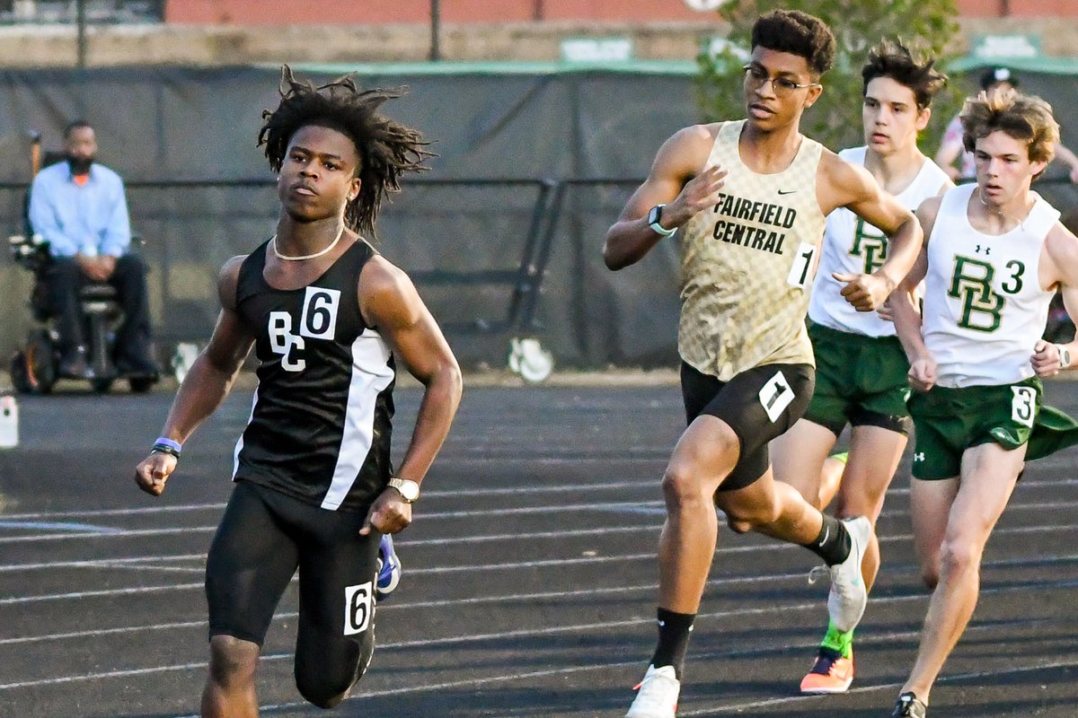 GoFlashWin's tweet photo. 🏁 One Track Mind Bearcats! These photos and more of Brookland Cayce Track and Field vs River Bluff are now on https://t.co/EYyNVKFBwN. RT and Follow. https://t.co/dIqtjVwWjA