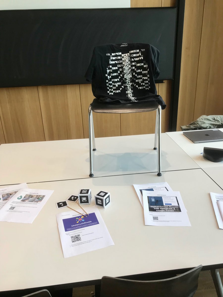 biodidaktikerin's tweet photo. Heute Markt der Möglichkeiten zu VR und AR im Unterricht. Spannende Diskussionen inklusive! Das Padlet von @Mr_Airless und @Sallythechin war natürlich auch am Start dank #twlz
#dikolan https://t.co/J8RbX5xOca