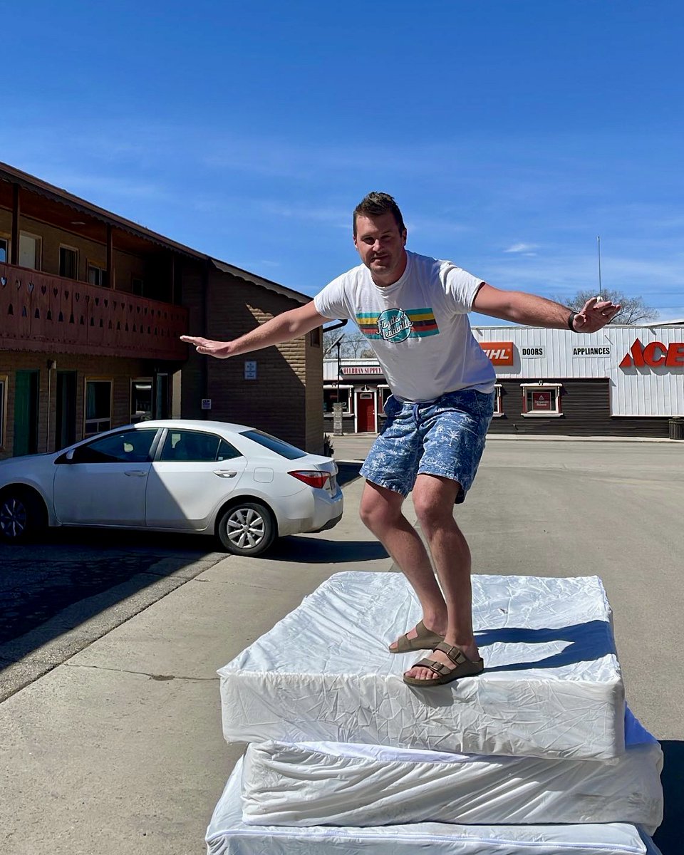 Trouble sleeping? You could get a new mattress, or three... or just be like this guy and try Floyd's CBD. 

#floydsofleadville #cbdpower #relaxandrecover