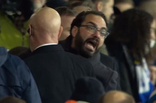 Gary__Bingham's tweet photo. I'm telling you Raphinha, if you stay I can sign Erling Haaland!! 🤍💛💙 #lufc #LeedsUnited #leeds #mot #ALAW #BreakingNews #Monday https://t.co/4iZig4VYKX