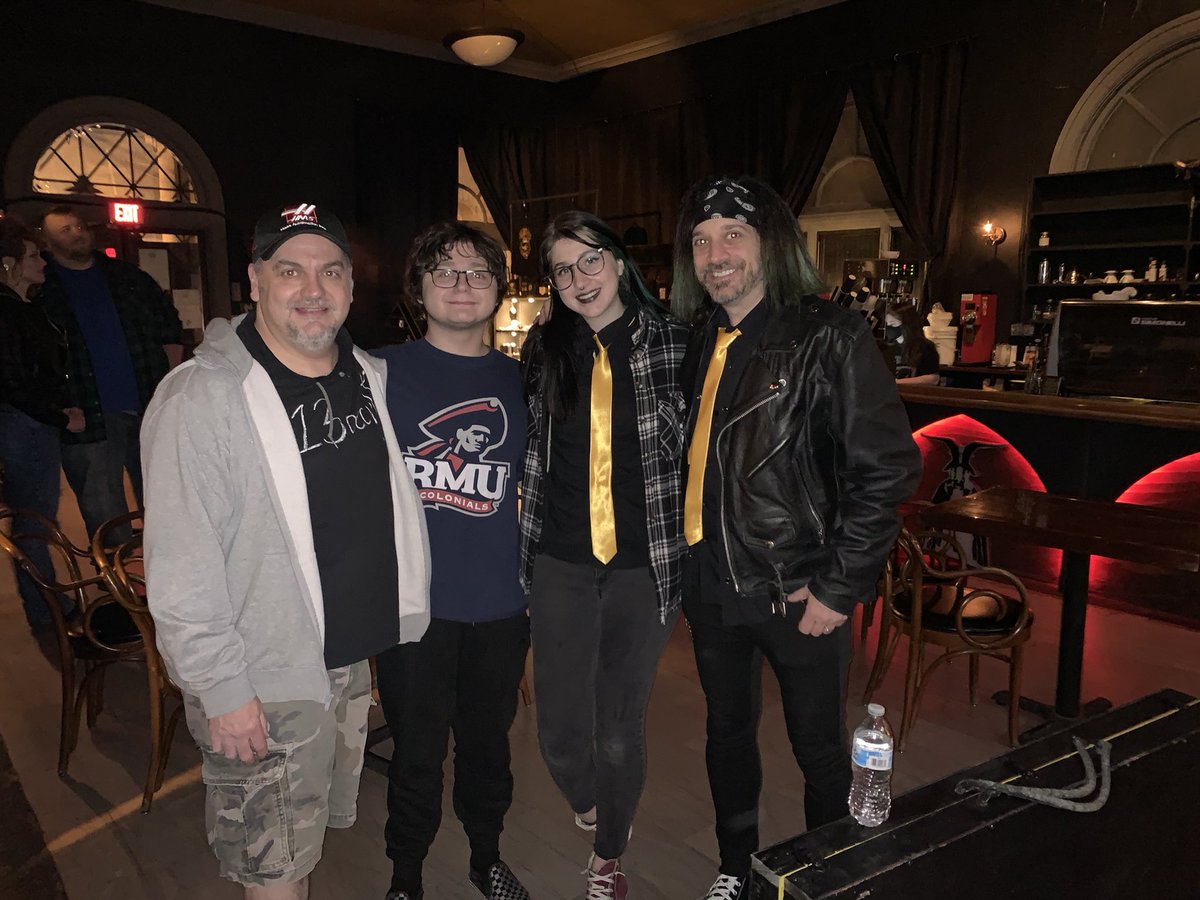 KingDomofRock's tweet photo. Great to see @chipdominick @maleenamusic and @Curotos love you guys💀🤘 https://t.co/9iruuzXCHL