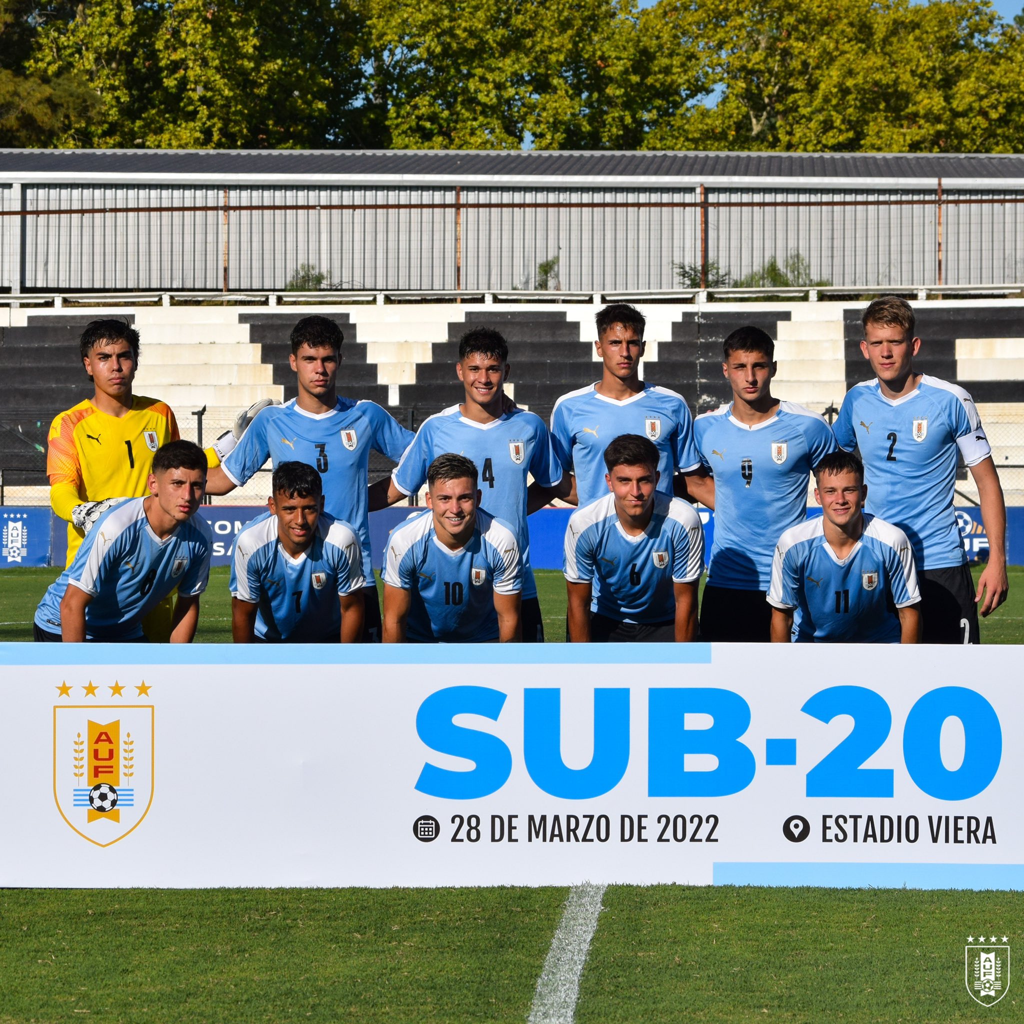 Selección Uruguaya on X: 📸 𝗟𝗮 𝗳𝗼𝘁𝗼 Los once que hoy representan  tres millones. #ElEquipoQueNosUne  / X