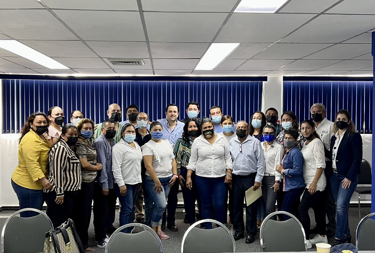 Este lunes, por instrucciones del Gobernador <a href="/fgcabezadevaca/">Fco. Cabeza de Vaca</a>, sostuve reunión con integrantes de <a href="/ceabetam/">#AquíEstá</a> Madero, donde dialogamos sobre las acciones de @ComapaZonaTAM en materia de cuidado del agua, así como la concientización ciudadana en el cuidado del medio ambiente.