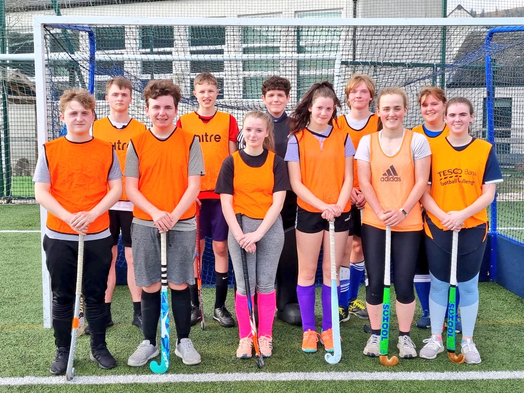 WHS_SSOS's tweet photo. Well done to our Hockey Team on their 1st outing this year against @McLarenHSPE 

A great experience for our young players 🏑💜

Well done McLaren on the 1-0 win &amp; thanks to Miss Nicol for organising 💪

#wearewallace #proud @WHS_Eng https://t.co/QoMMZkwAac