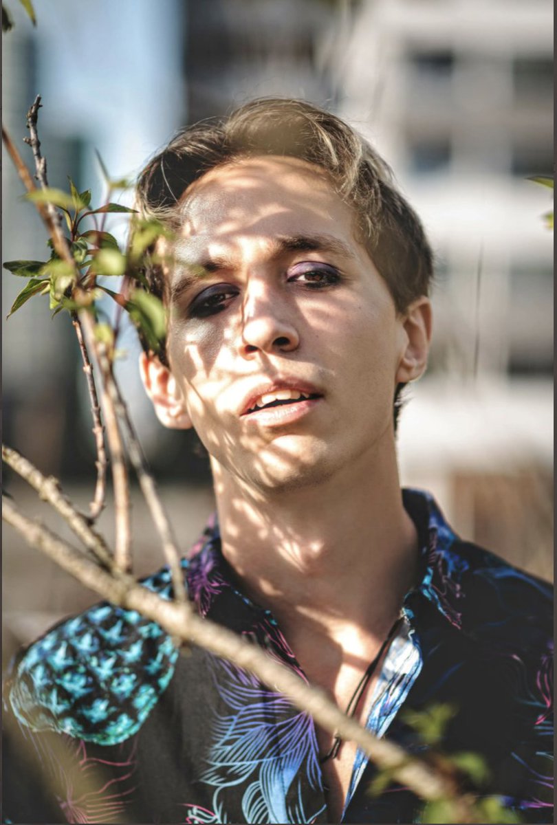 VicVoicesFest's tweet photo. Featuring at Finals Night on Wednesday, April 13th is Tawahum Bige!

Tawahum Bige is a Łutselkʼe Dene, Plains Cree poet and spoken word artist from unceded Musqueam, Squamish &amp; Tsleil-Waututh Territory (Vancouver).  Follow 
@Tawahum on Instagram, twitter, and more https://t.co/HhSVikOzhJ