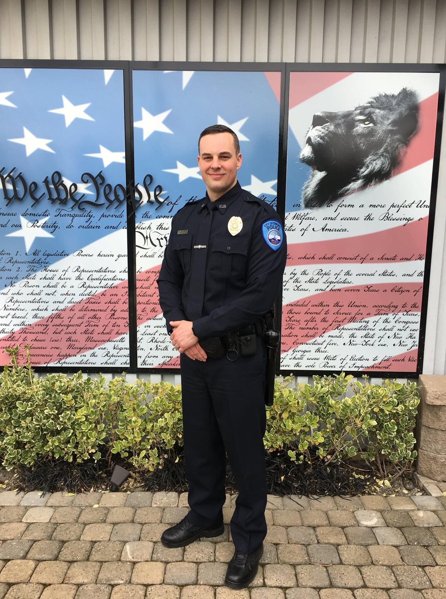 PoliceClyde's tweet photo. With an already heavy heart, we learn of Edmond Police Officer Steffins death. Our deepest sympathies and heartfelt thoughts go out to Officer Steffins family, friends and to the entire Edmonds Police Department. https://t.co/Y1eWJmvH7M