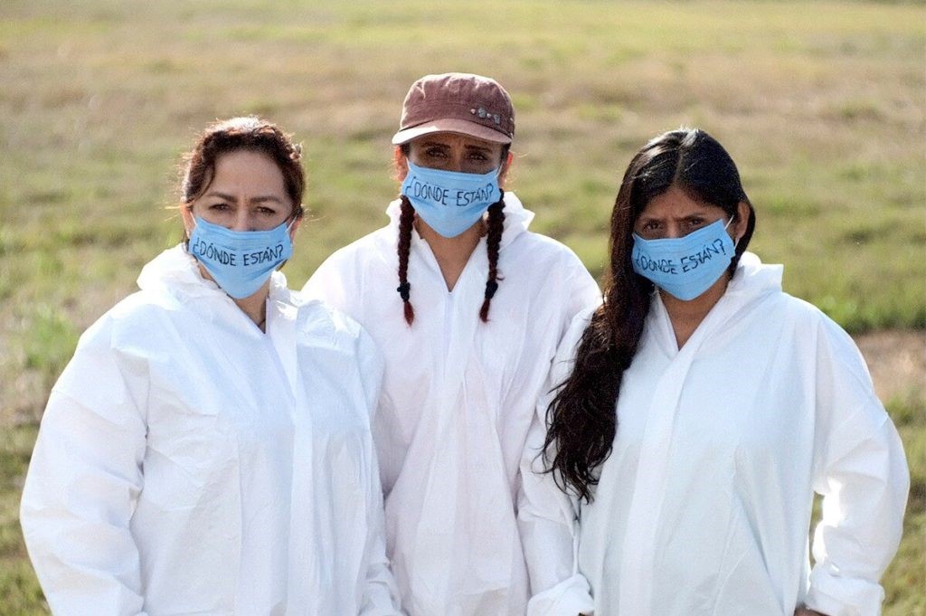 SViolenciayPaz's tweet photo. @volverteaverdoc es un film de Carolina Corral sobre el entrenamiento de mujeres en labores forenses y durante su participación en el desenterramiento de los cuerpos. Esta producción de @AmateFilms está disponible en la página del #RDDM hasta el 31 de marzo. https://t.co/FyXIYyXsKJ
