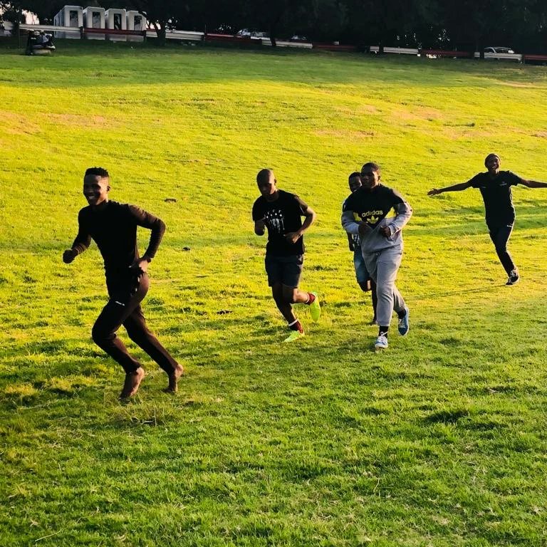 Wits_Chapter's tweet photo. The boys officially back to the field in preparation of the league beginning on monday🏃‍♂️🏃‍♂️🏃‍♂️🏃‍♂️.

Introducing...🔥🔥🔥
Kutlwanong (WITS) FC ⚽⚽⚽

#Topofthetable
#Kutlwanong
#PromathsAlumni
#Investec
#WitsUniversity
#soccer https://t.co/E2GtFmaCcA